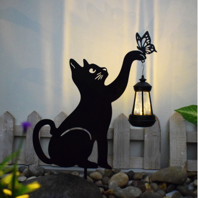 Ліхтар садовий кований кіт з метеликом на сонячній батареї, теплий білий.